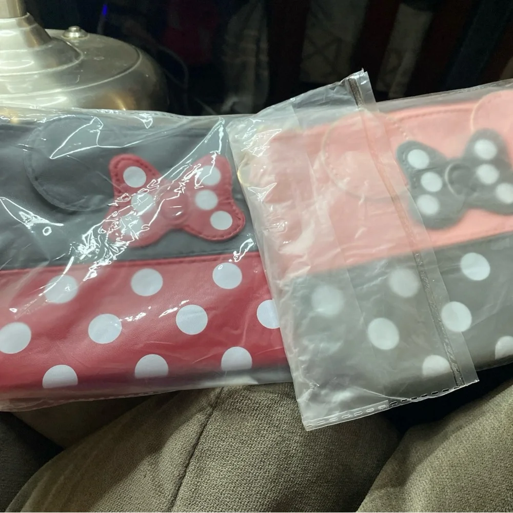 Mickey and minnie wrist cosmetic bags 2